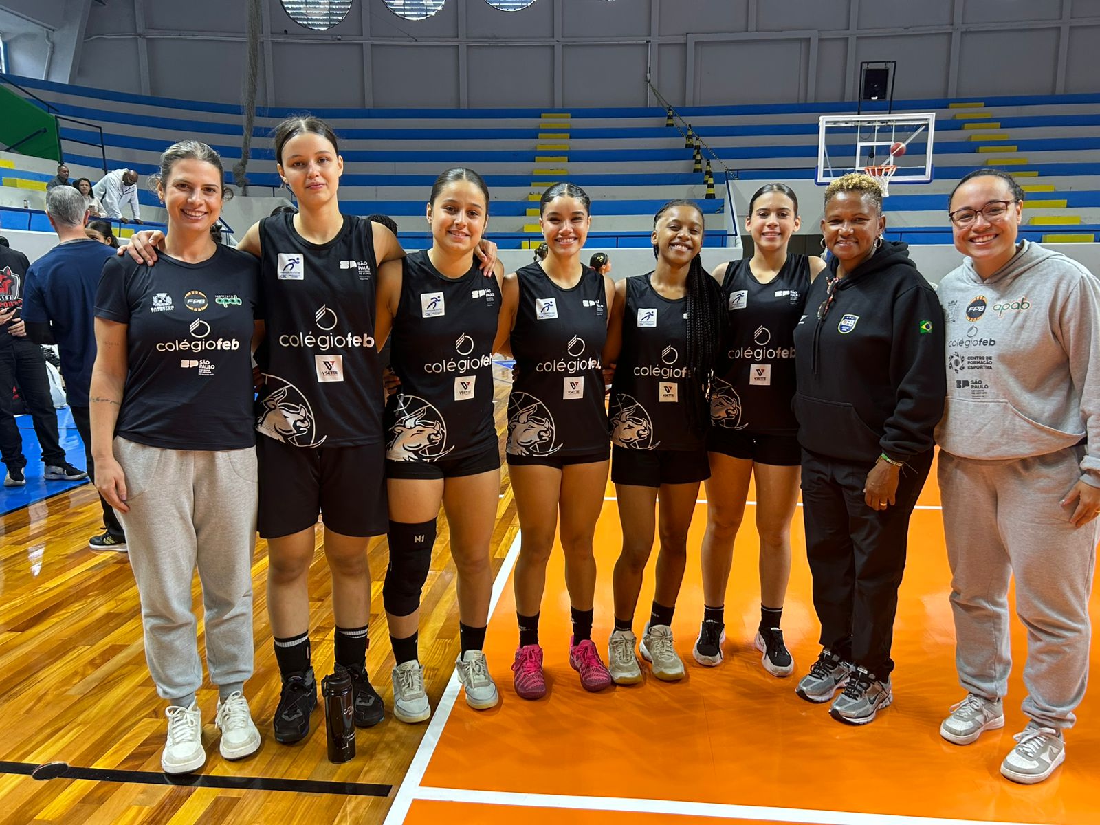 Jogadoras da APAB retornam para Barretos após treino com técnica da seleção de basquete