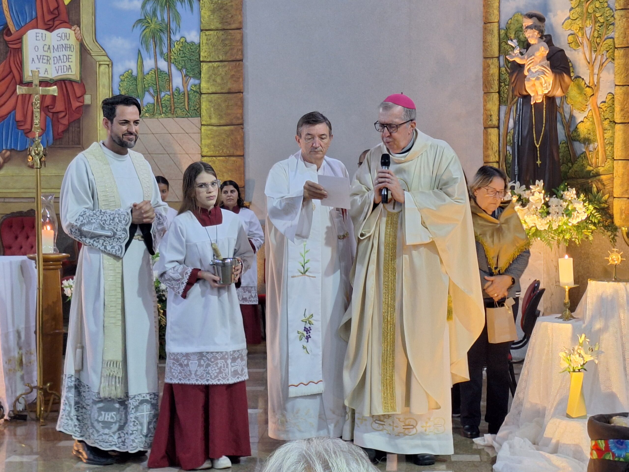 Cinco missas reúnem fiéis no Dia de Santo Antônio