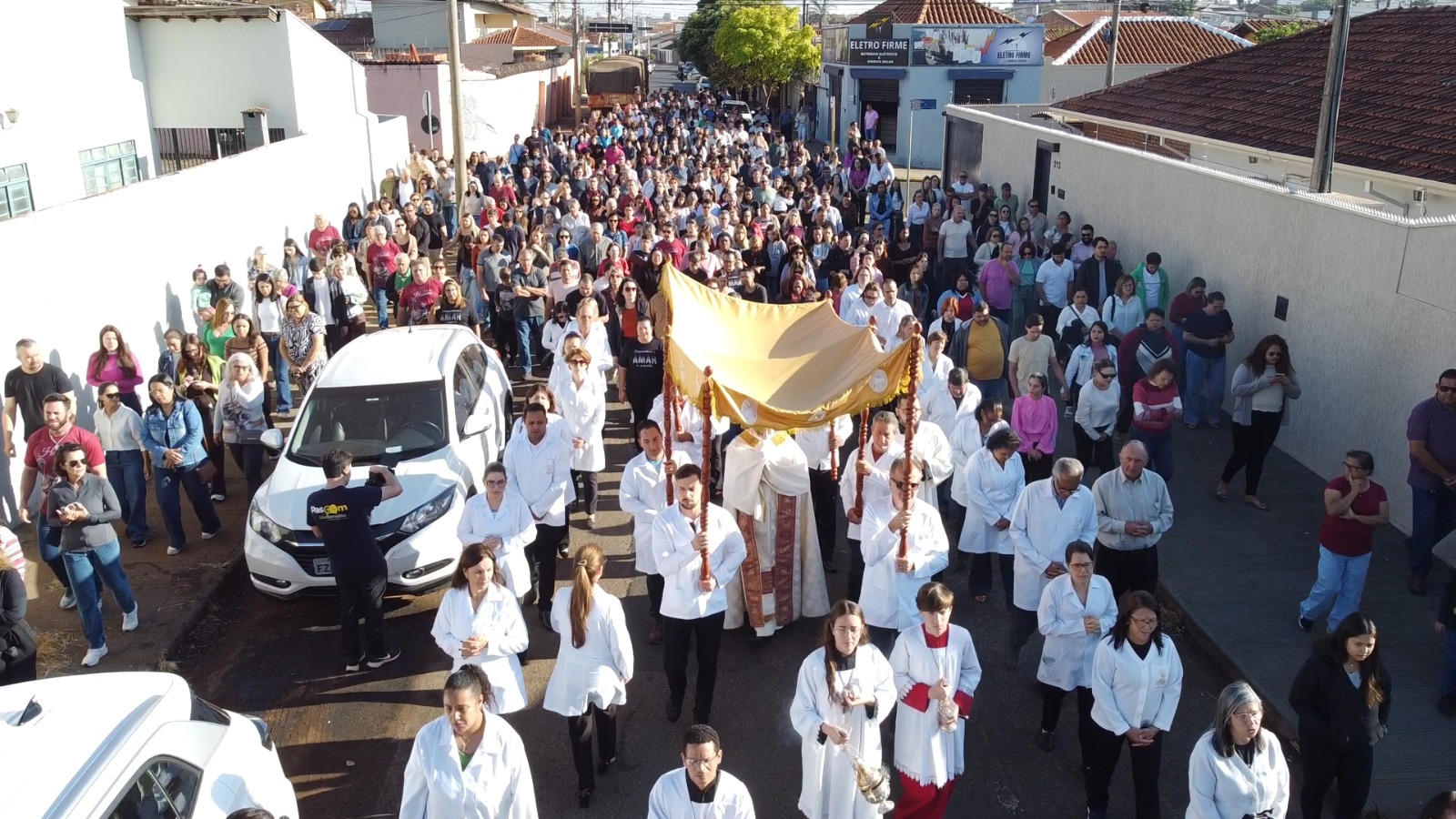 Paróquias  celebram Corpus Christi com missa e procissões