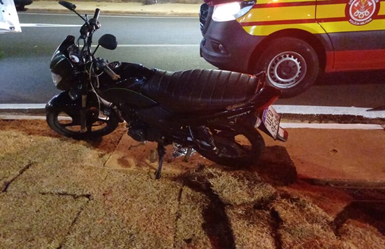 Duas pessoas ficam feridas após colisão entre carro e motocicleta em Barretos