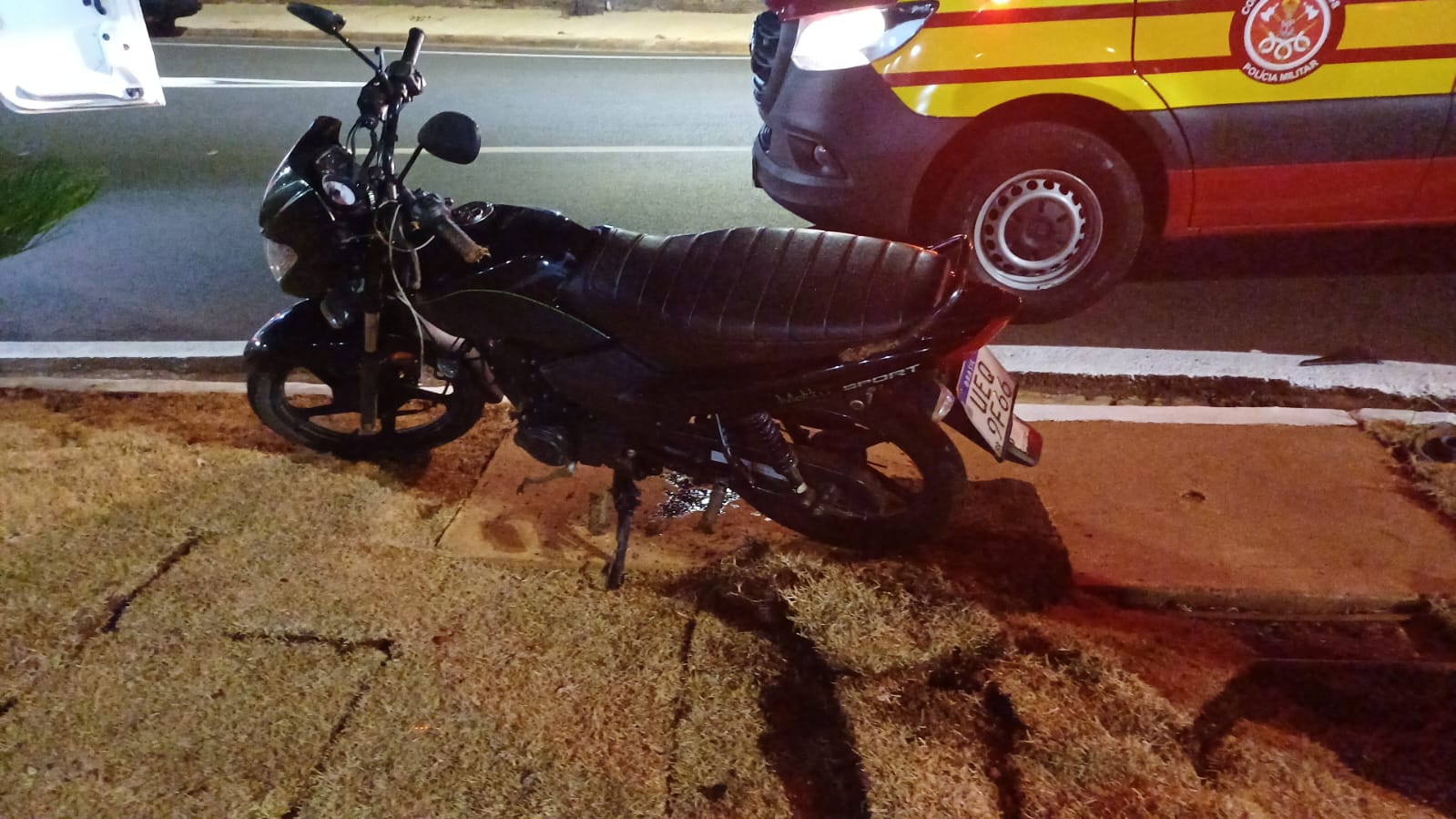 Duas pessoas ficam feridas após colisão entre carro e motocicleta em Barretos