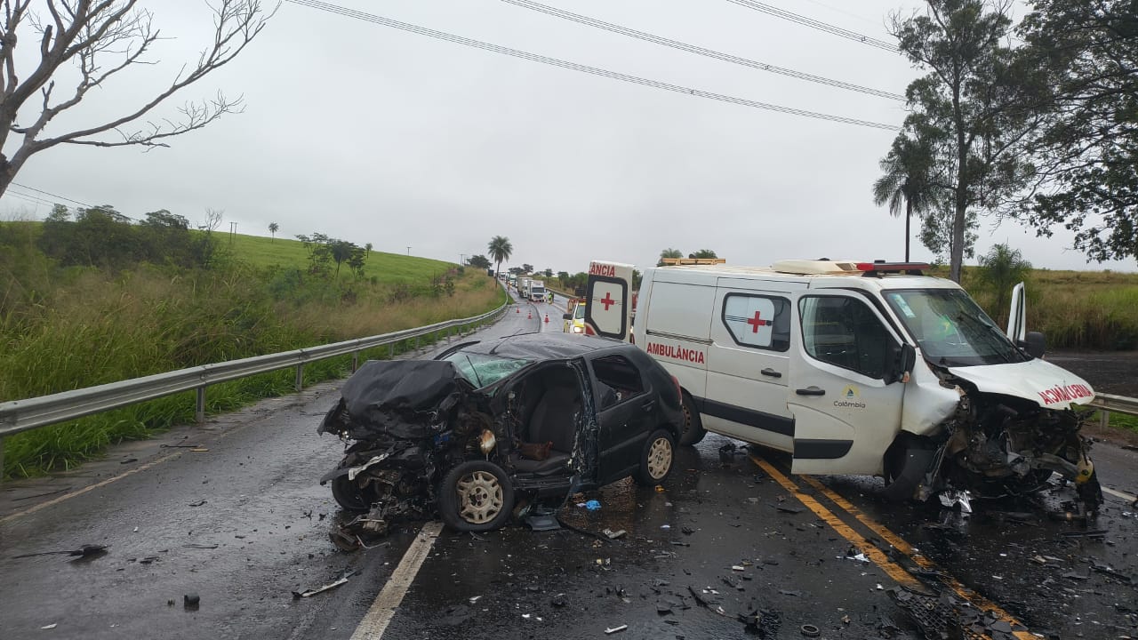 Colisão frontal entre ambulância e carro deixa uma vítima fatal na Assis Chateaubriand