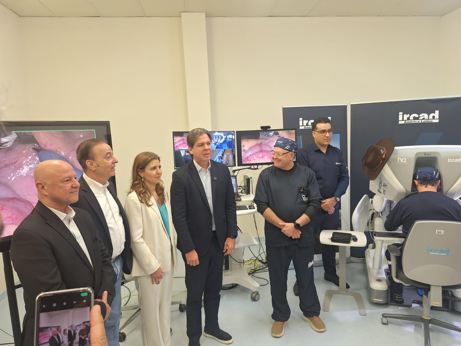 Ministro acompanha cirurgia em Bareet