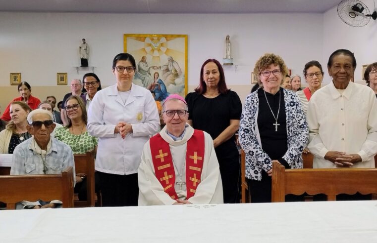 Bispo reinaugura capela da Vila dos Pobres