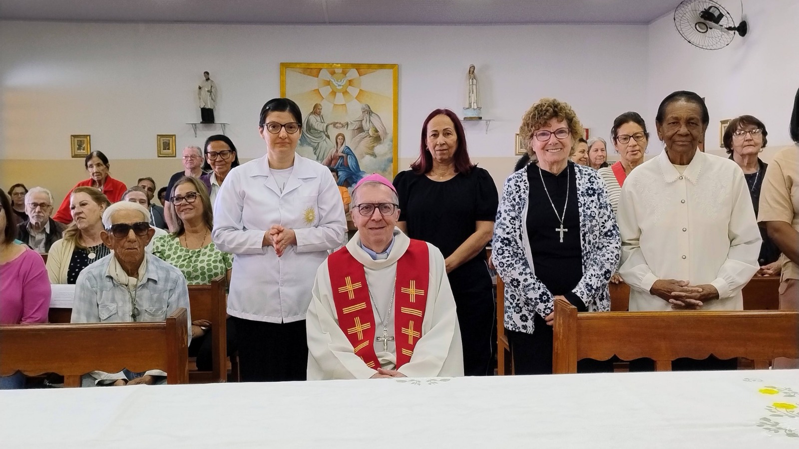 Bispo reinaugura capela da Vila dos Pobres