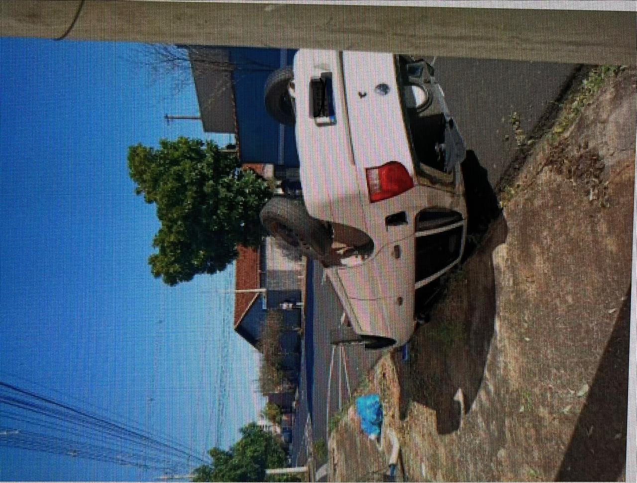 Veículo capota após colisão lateral no Jardim Soares e bebê de 9 meses sai ilesa