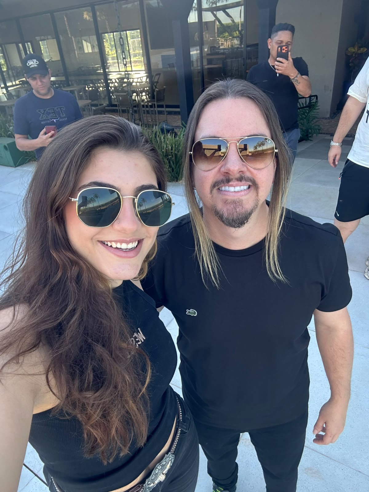Cantora barretense Lavínia Buttini conhece renomado ex-guitarrista e produtor musical e sertanejo