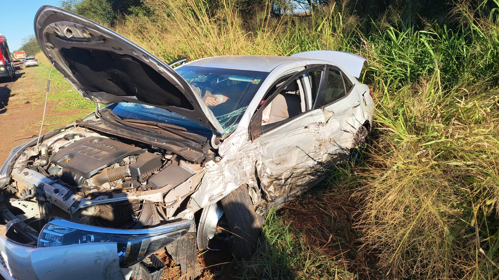 Colisão entre caminhão bitrem e dois veículos deixa quatro feridos na Rodovia Assis Chateaubriand