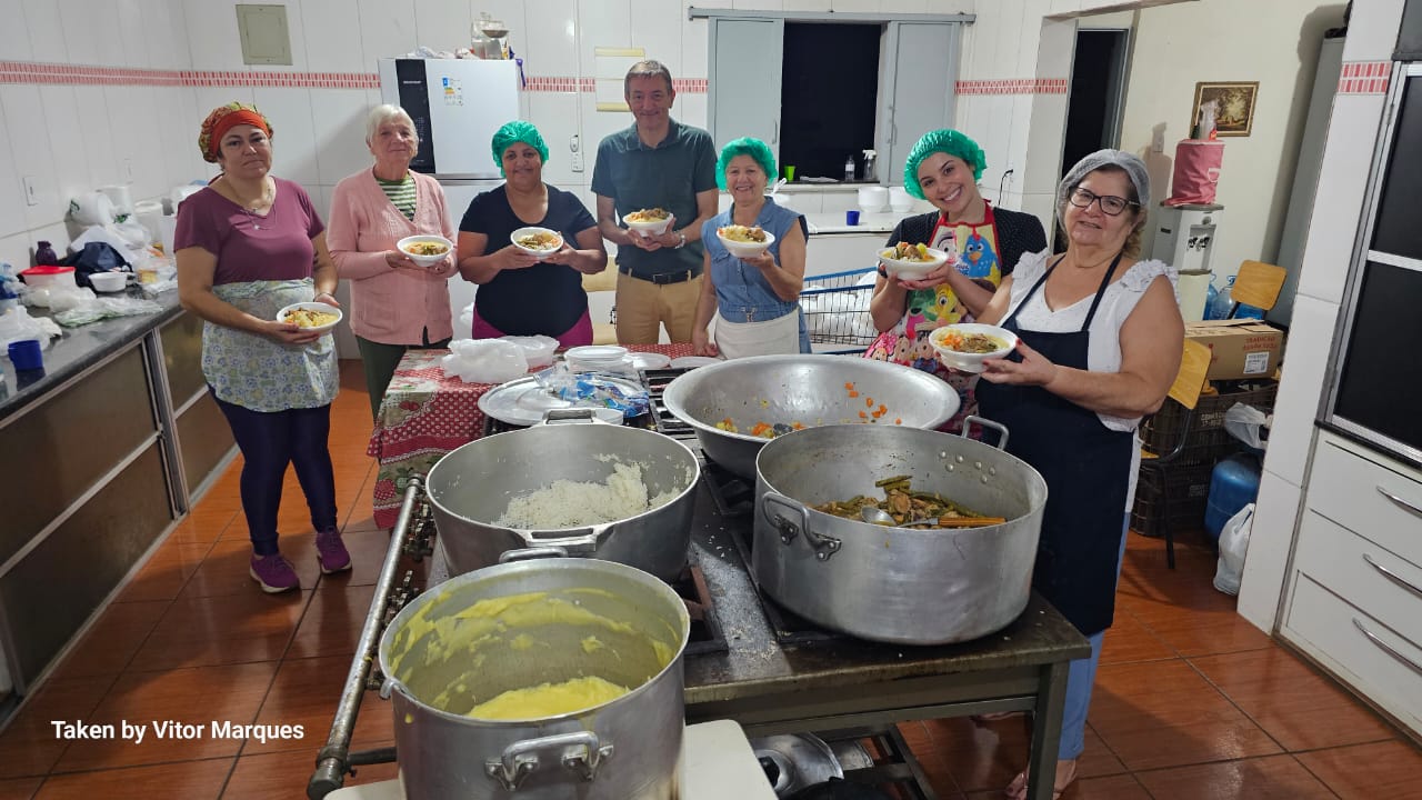 Comunidades Santana e Santa Terezinha realiza distribuição de180 marmitas em ação solidária