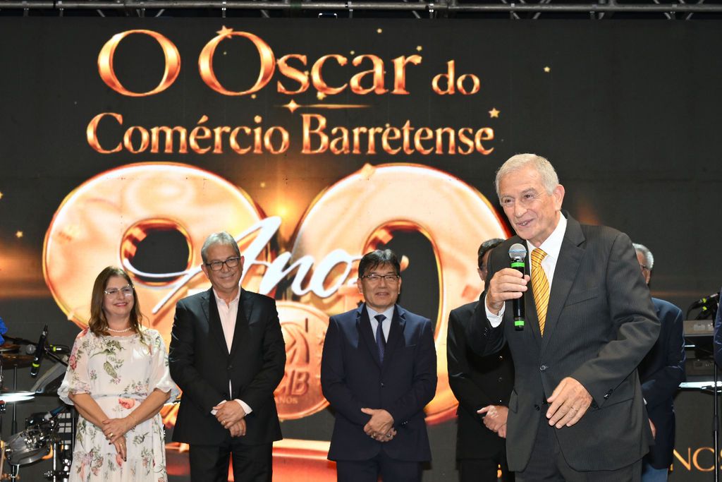 ACIB e Sincomercio homenageiam empresários e profissionais, e celebram os 90 anos da Associação Comercial e Industrial de Barretos durante jantar