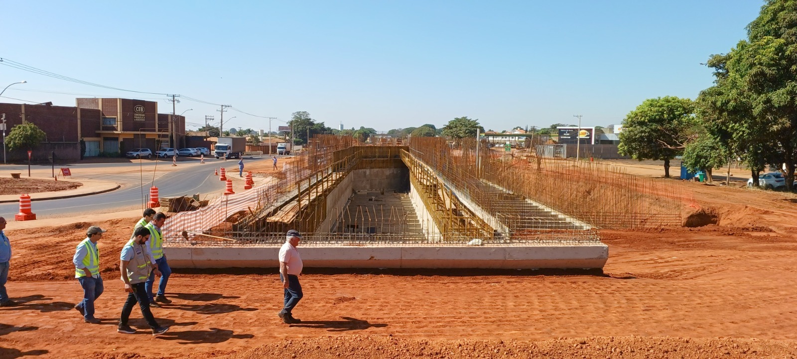 Governo de SP vistoria obras do novo viaduto em Bebedouro que terá entrega antecipada neste ano